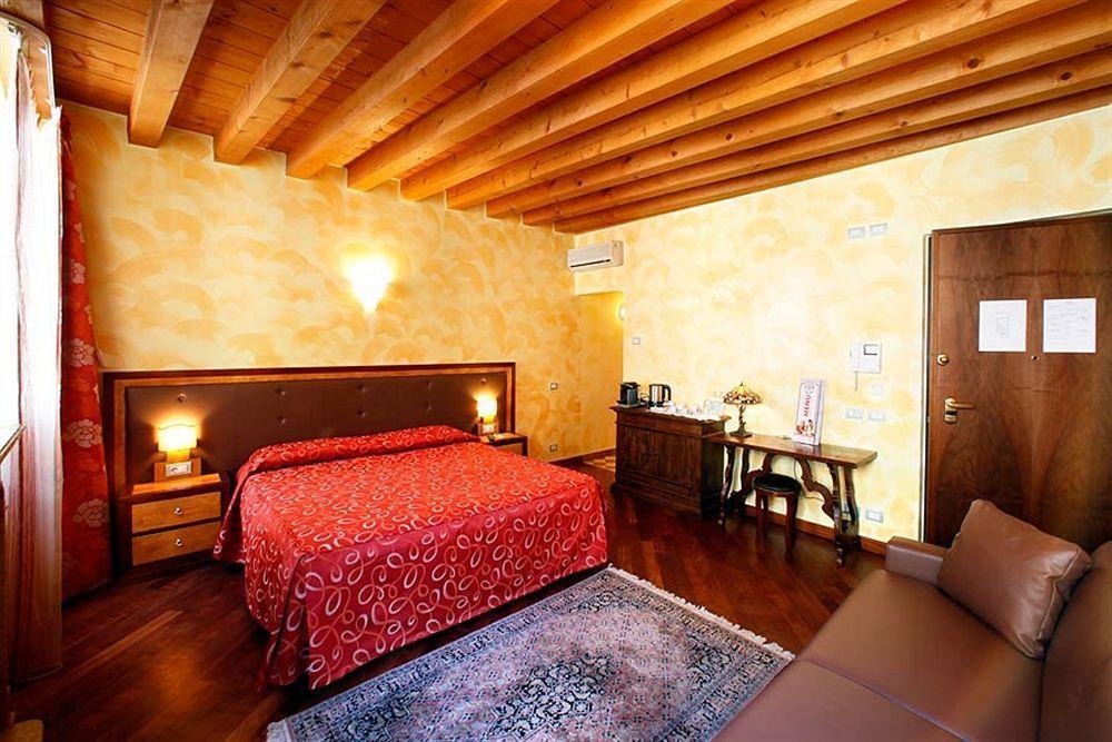 City Centre Rooms And Apartments Verona Bagian luar foto