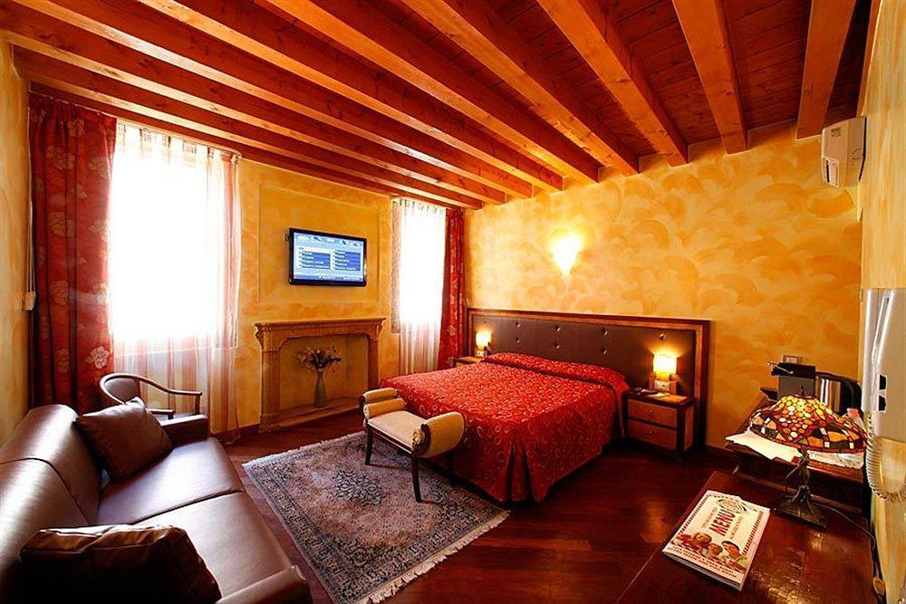 City Centre Rooms And Apartments Verona Bagian luar foto