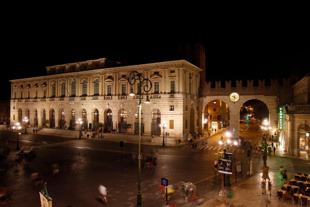 City Centre Rooms And Apartments Verona Bagian luar foto