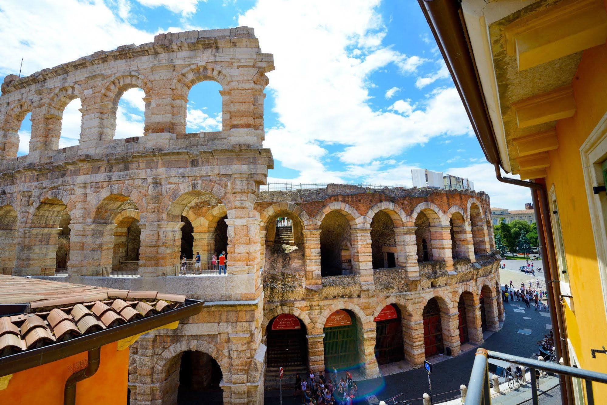 City Centre Rooms And Apartments Verona Bagian luar foto